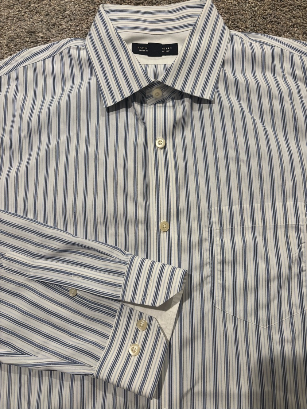Banana Republic Men’s Blue Striped Button Down Dress Shirt Classic Fit 16/16.5 L